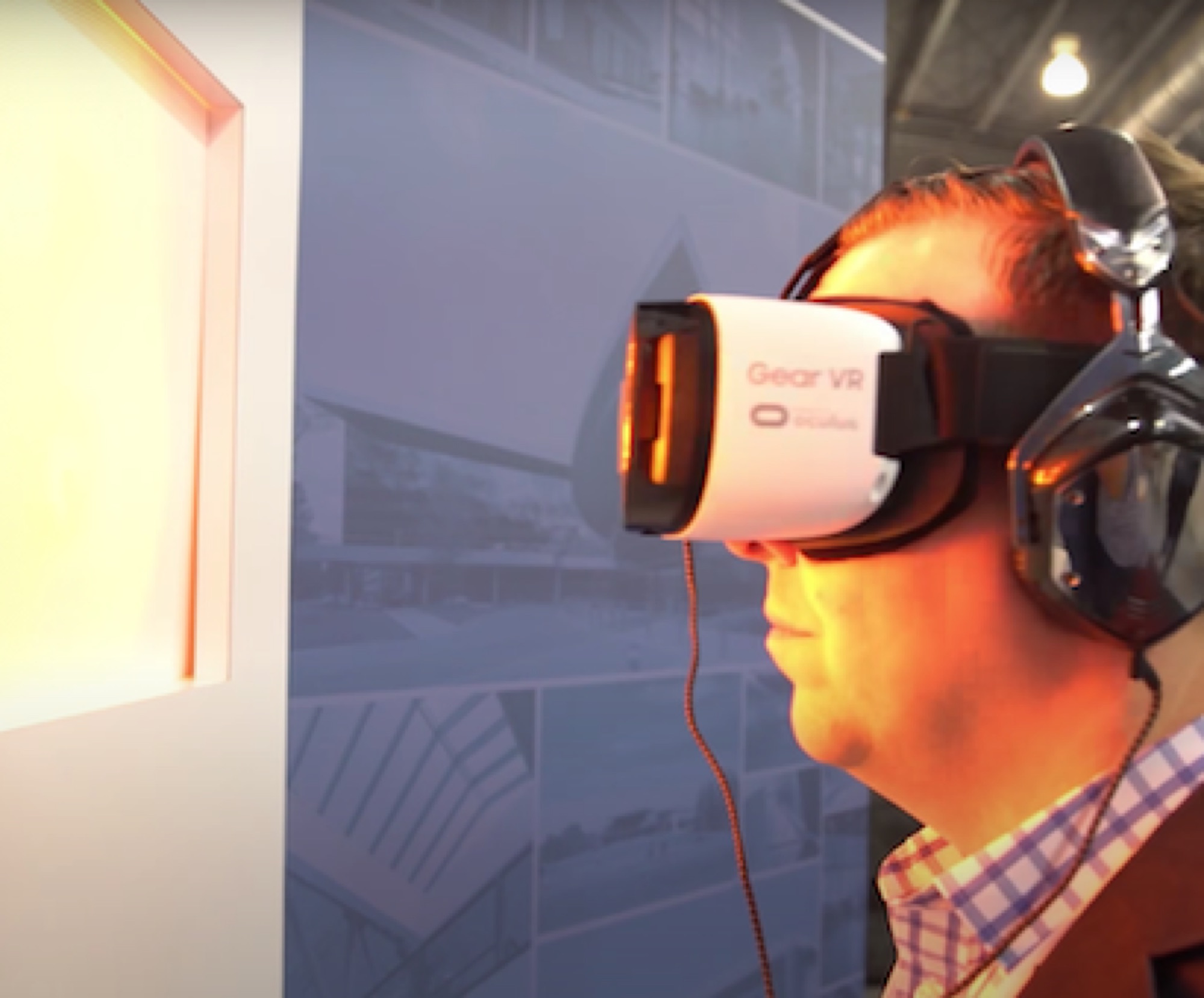 VR demo illustrates heat and glare without electrochromic protection.
