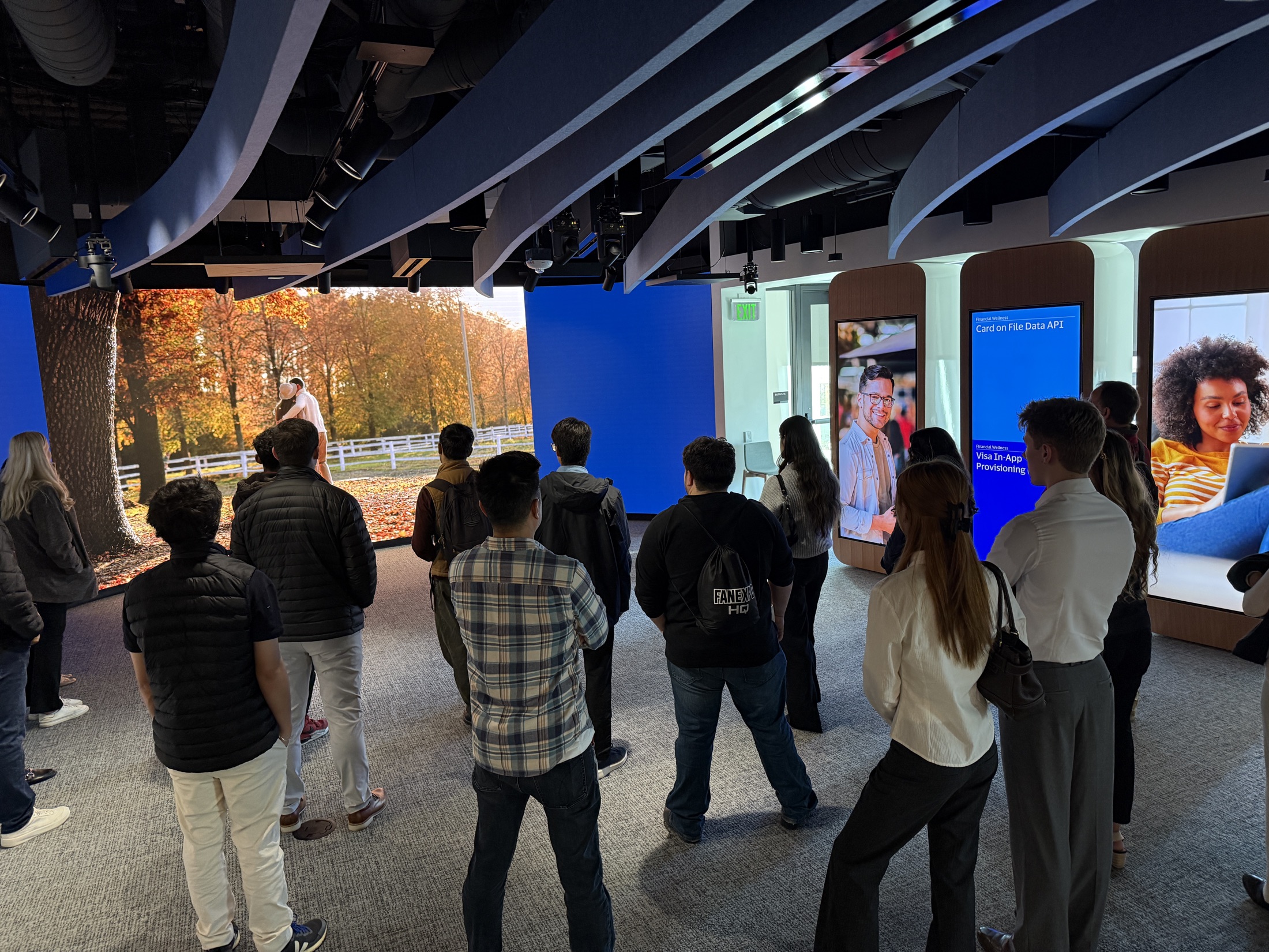 Immersive content puts visitors into the user scenario and brings products to life.